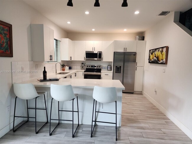 Building Photo - 1411 SW 66th Ave