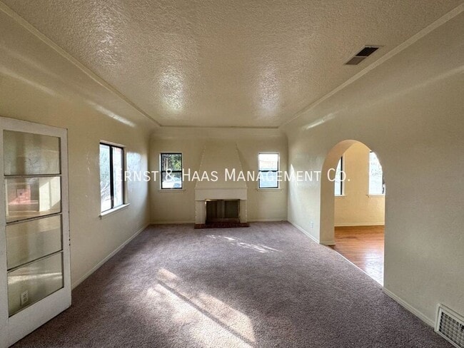 Building Photo - 1405 Olive Ave