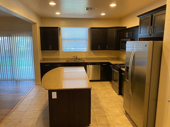 Building Photo - Tuscany Ranch Living