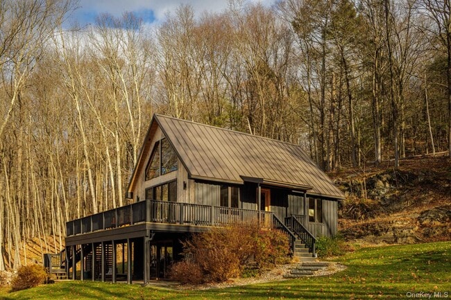 Building Photo - 407 White Schoolhouse Rd