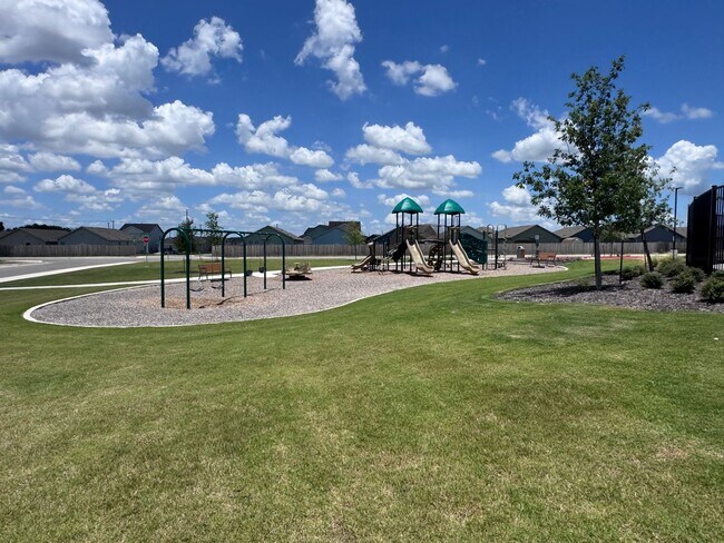 Building Photo - 4bd 2.5 ba in New Braunfels