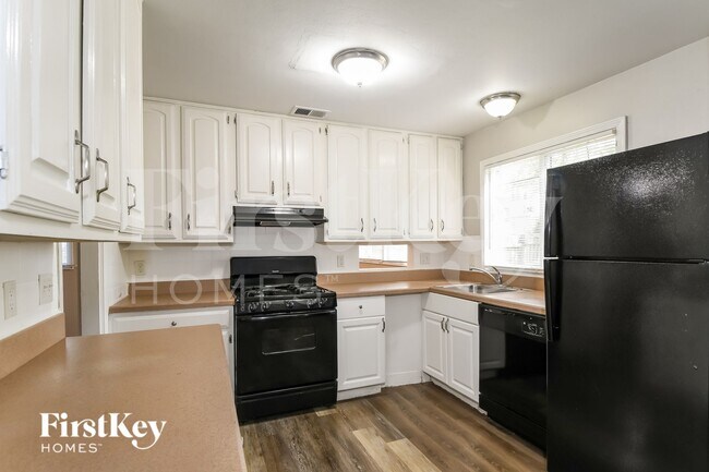 Building Photo - 440 Durwood Dr