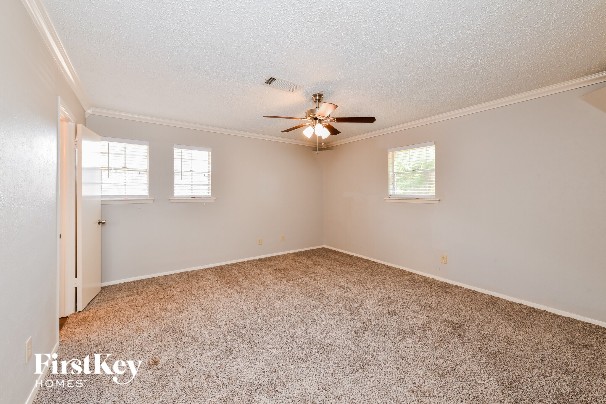 Building Photo - 612 Mesa Dr