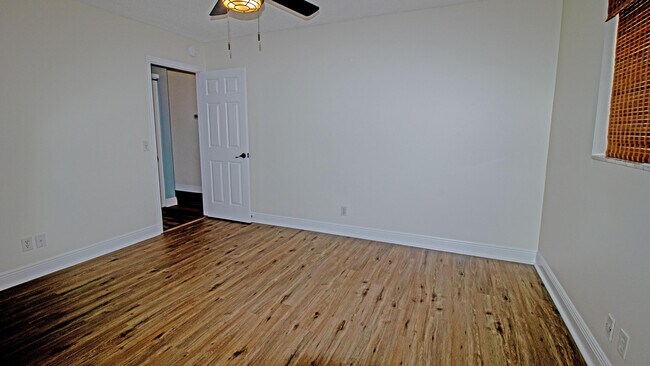 Building Photo - 8804 SE Jardin St