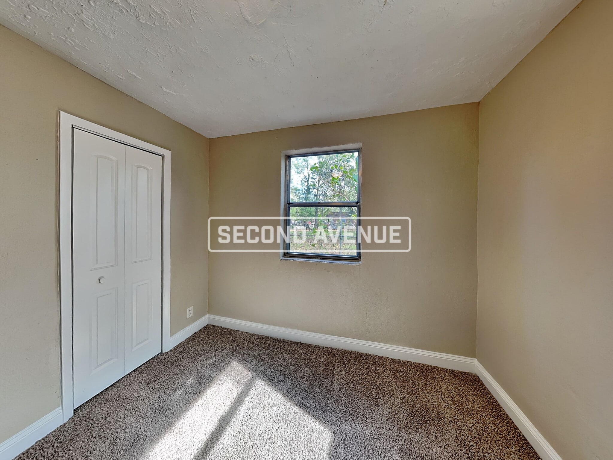 Building Photo - 1584 W 27th St