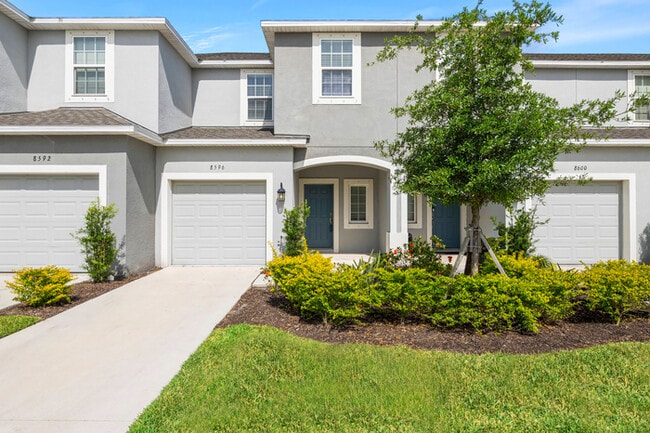 Building Photo - 3 Bedroom and 2.5 Bath Home in Skye Ranch ...