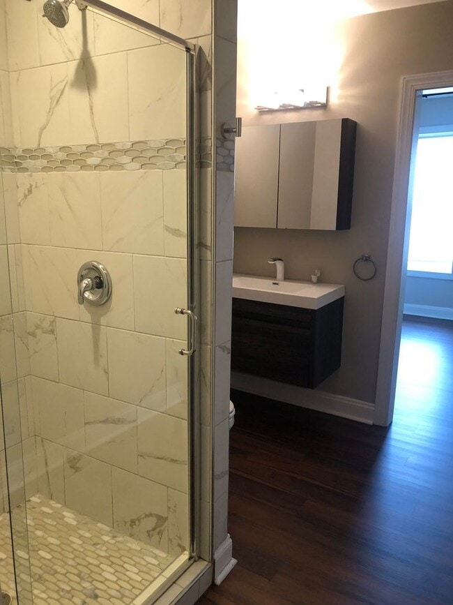 Building Photo - Beautiful 2 full bathroom (2)1/2 bathroom 2 bedroom townhouse in Baltimore City