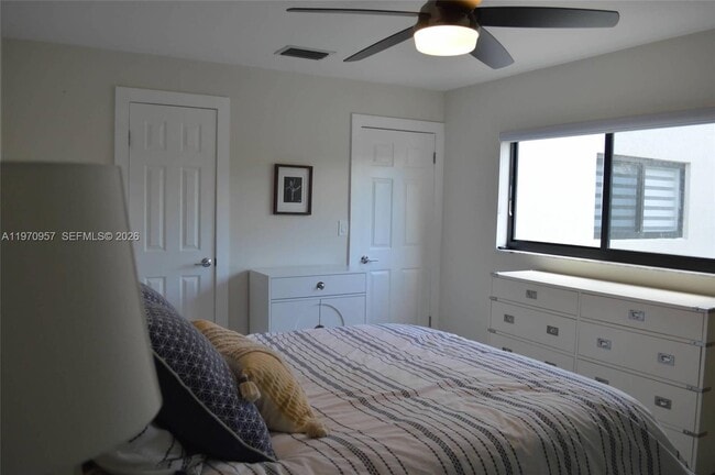 Building Photo - 4708 SW 67th Ave