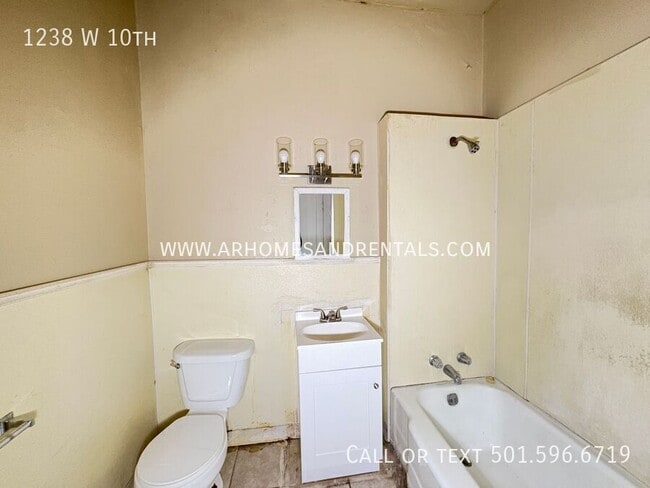 Building Photo - 1238 W 10th-
