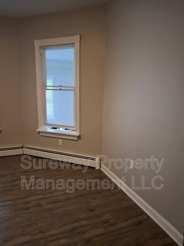 Building Photo - 37 W Cedar Ave