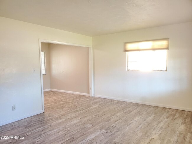 Building Photo - 1336 E Lemon St