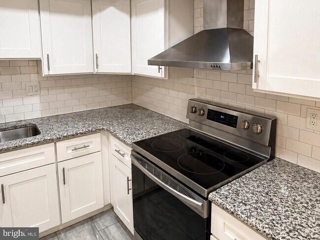 Building Photo - 3408 Stafford Pl
