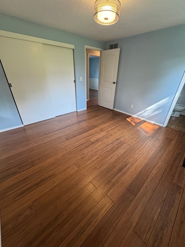Building Photo - 6911 Sequoia Ct