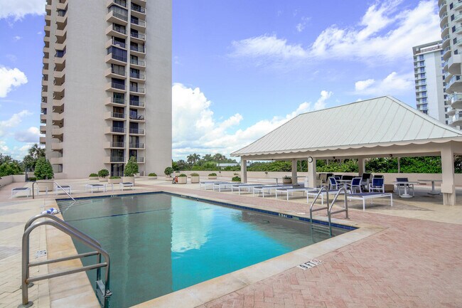 Building Photo - 4200 N Ocean Dr