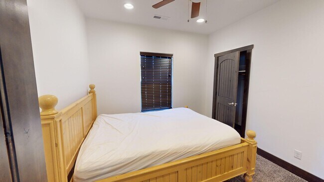 Building Photo - Partially Furnished Home