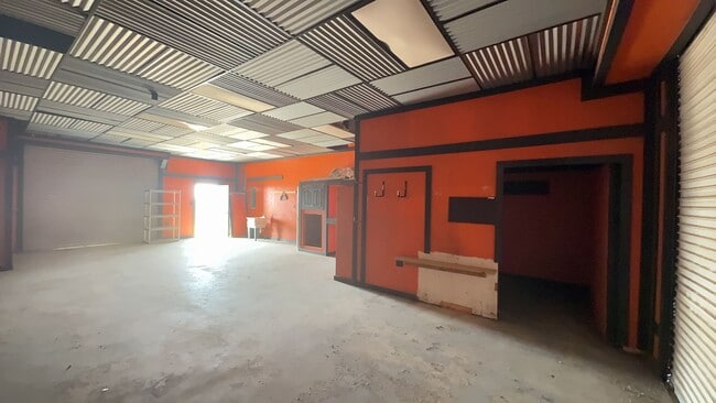 Building Photo - 3 bedroom 2 bathroom Barn dominium on 10 acres! First Month's Free!!