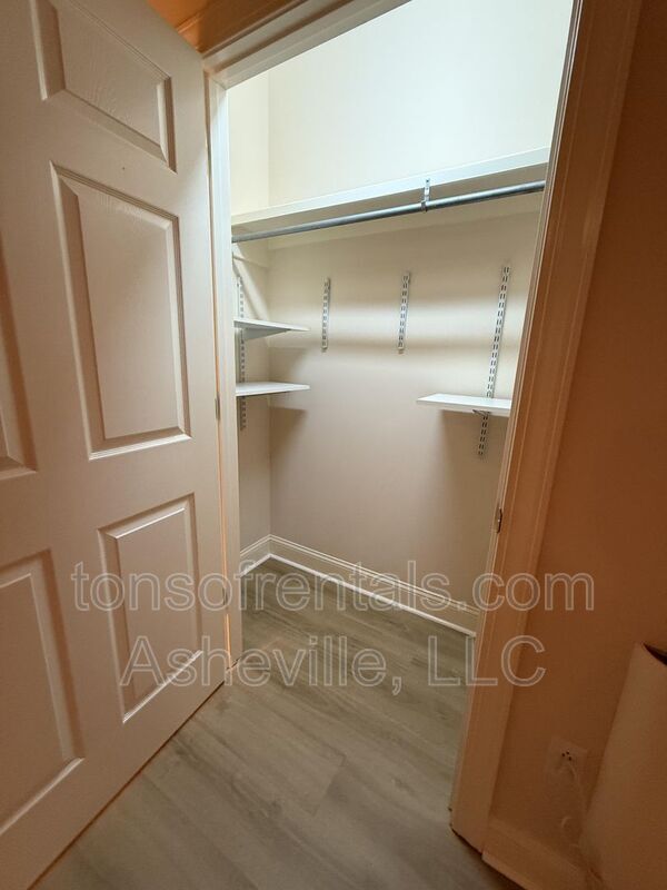 Building Photo - 6 Tiburon Pl