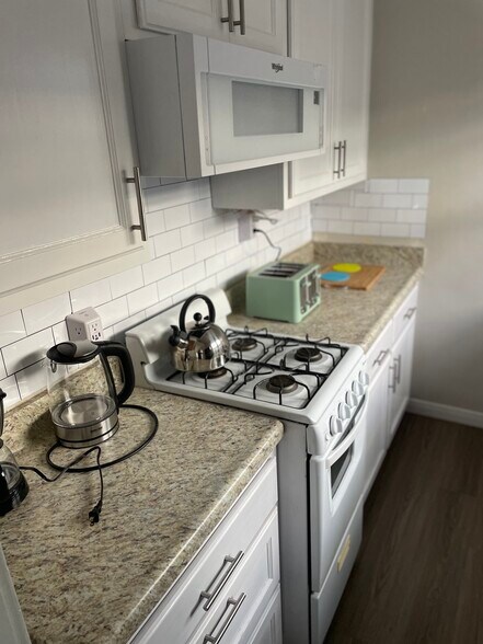 Building Photo - 1109 E 1st St