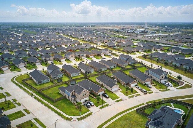 Building Photo - 31335 Horseshoe Meadow Bend Ln