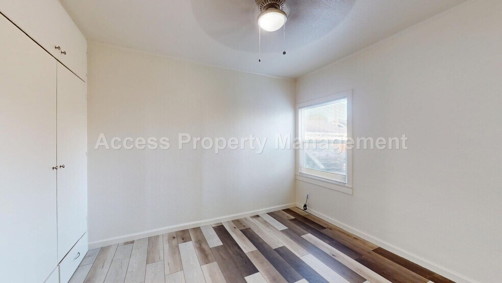 Building Photo - 21 E Walnut St