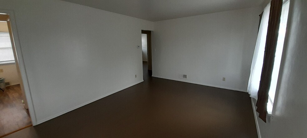 Living room (c) - 3934 N Nevada St