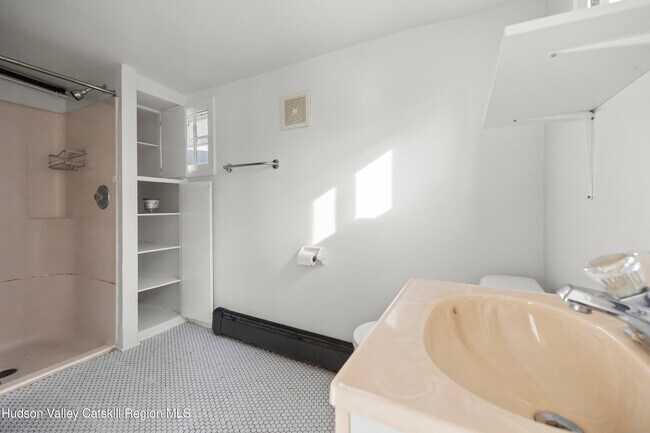 Building Photo - 151 Valley View Rd