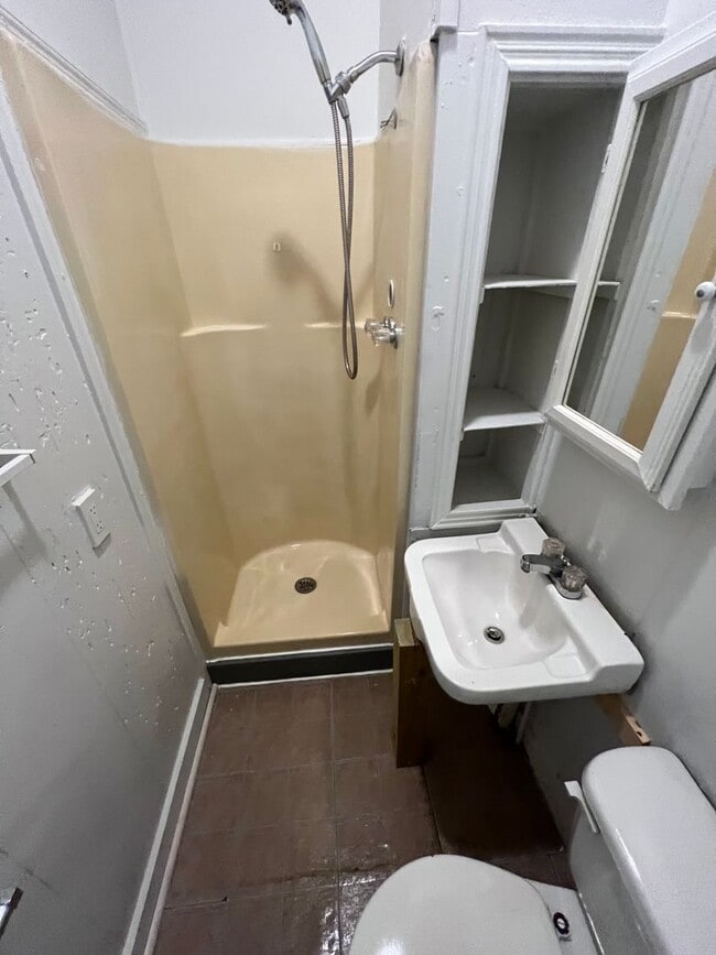 Building Photo - 3 bedroom 2 Bath $875