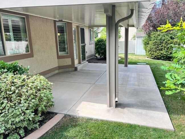 Building Photo - 564 Spring Meadow Ln