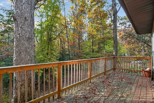 Building Photo - 23259 Laurel Hill Dr