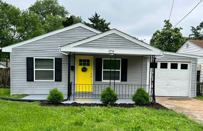 Building Photo - 2754 McCausland Ave