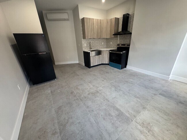 Building Photo - Real Estate Listing: Newly Renovated 2-Bed...