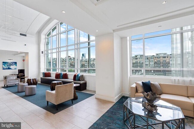 Building Photo - 100 Harborview Dr