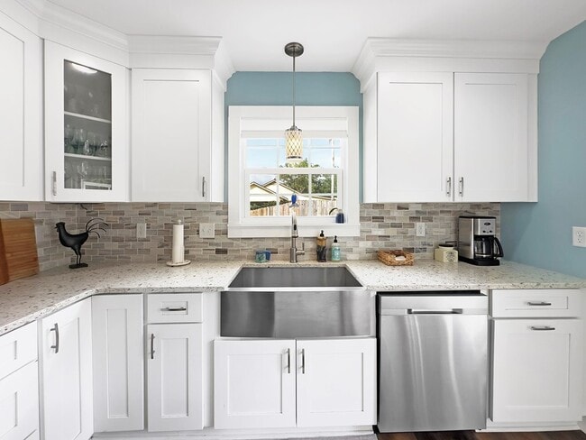 Building Photo - 103 Mimosa Ave