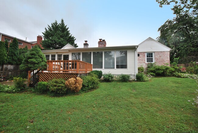 Building Photo - 9502 Ewing Dr