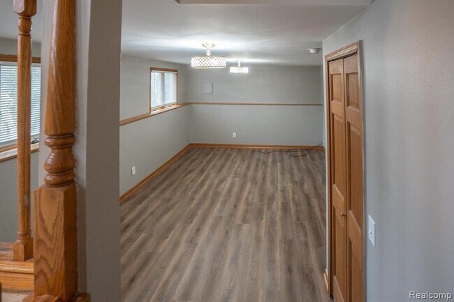 Building Photo - 1555 E South Blvd