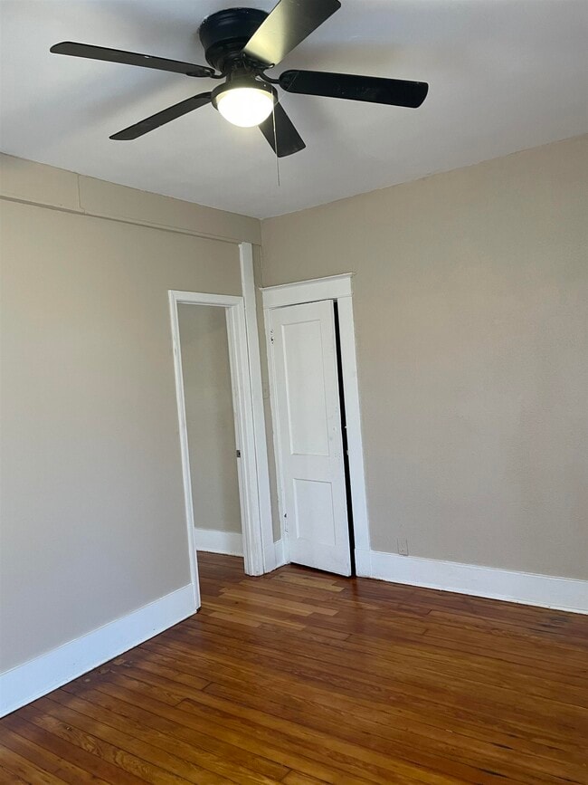 Building Photo - 2526 Yale Ave