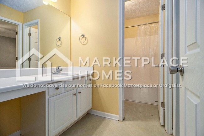 Building Photo - 314 Interlake