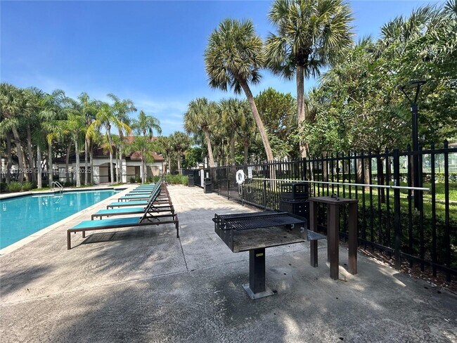 Building Photo - 540 S Park Rd