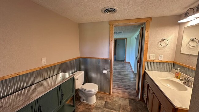 Building Photo - Beautifully Updated Country Home in Iuka, IL