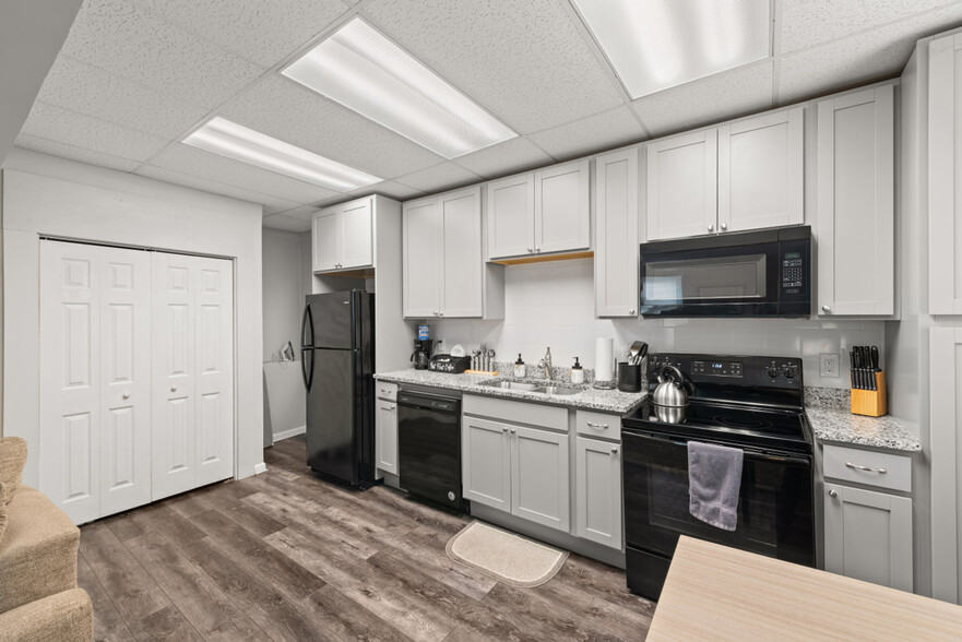 Building Photo - 1326 W 69th St