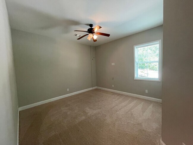 Building Photo - Amazing 5 Bedroom Craftsman-Style Home in Martinez! MOVE IN SPECIAL!