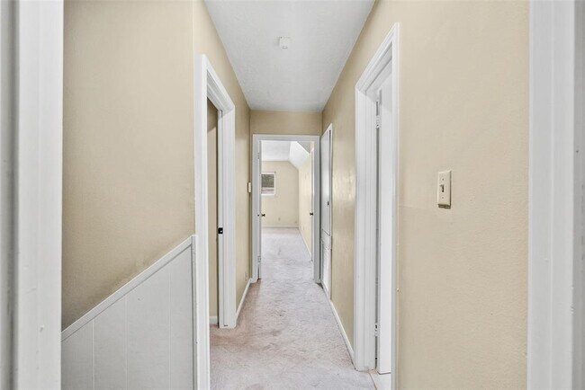 Building Photo - 3315 Crestdale Dr