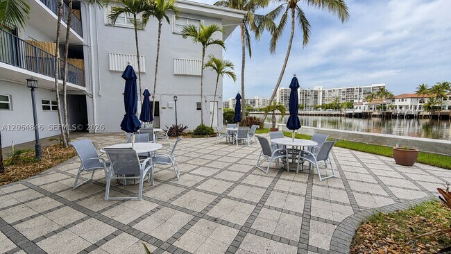 Building Photo - 2600 S Ocean Dr