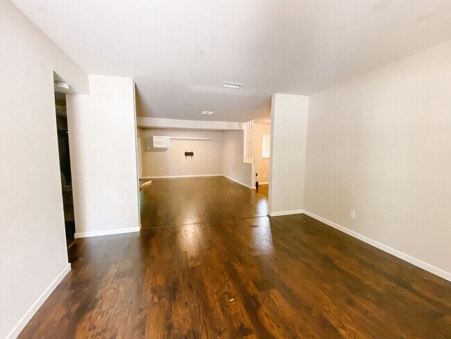 Building Photo - 3 Bedroom Home for Rent in Tampa!