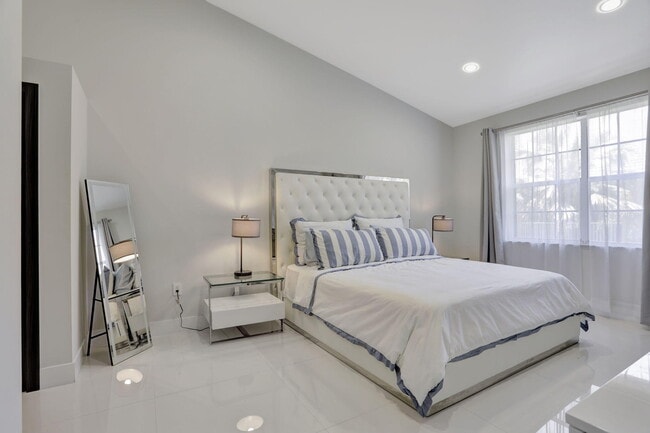 Building Photo - 6584 Villa Sonrisa Dr