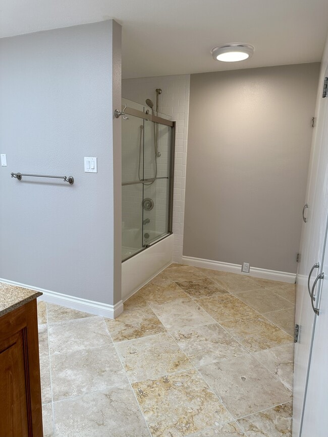 Primary bath - 4659 Park Dr