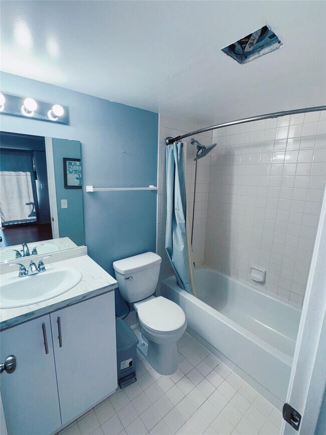 Building Photo - 13250 SW 4th Ct