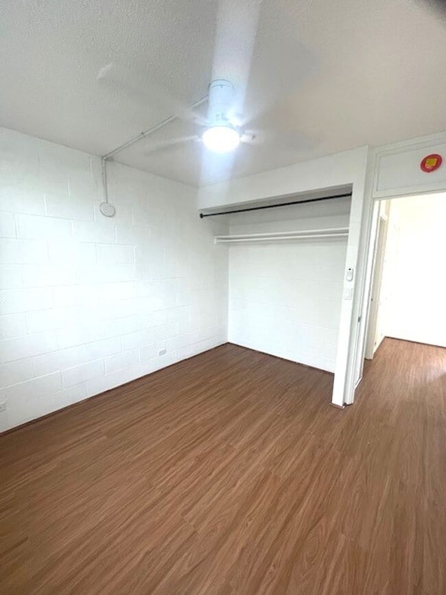 Building Photo - Renovated 2 Bedroom / 1 Bath in Honolulu