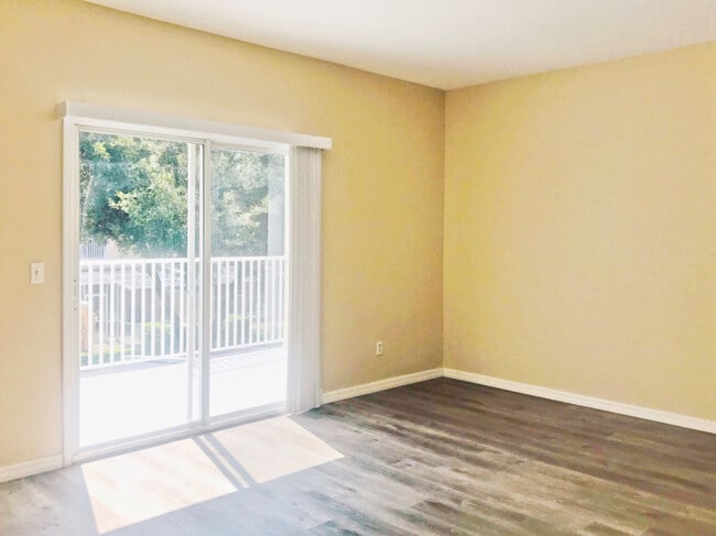 Building Photo - 1707 Retreat Cir