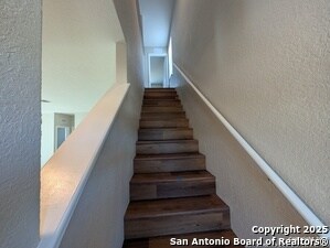 Building Photo - 10330 Gibbons Creek